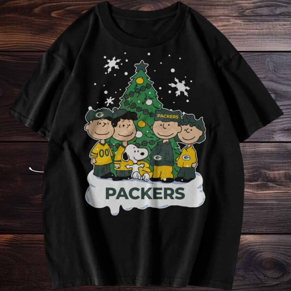 Green Bay Packers Christmas T shirt featuring Peanuts characters Green Bay Packers Christmas T shirt featuring Peanuts characters